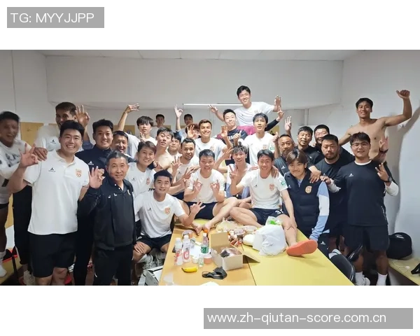 踢毽子与足球明星的完美结合展现运动魅力与文化传承 踢毽子与足球明星的完美结合展现运动魅力与文化传承